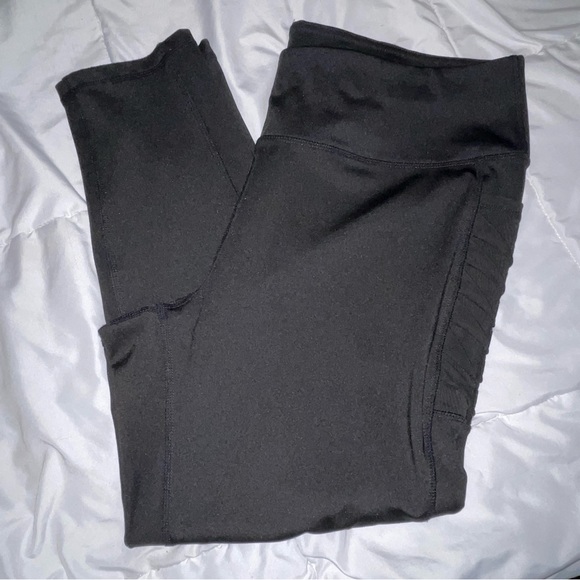 Leg End Active High Waist Capri Leggings with pockets 🏃🏼‍♀️ - Picture 12 of 13